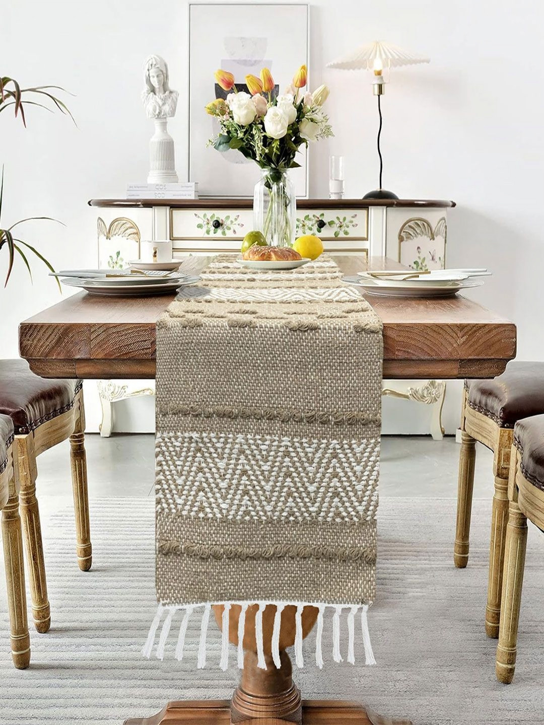 LUXEHOME INTERNATIONAL Beige & White Geometric Table Runner