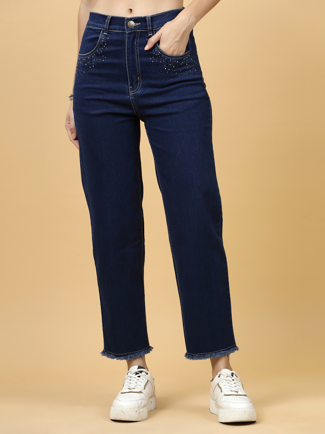 plusS Women Clean Look Stretchable Frayed Denim Mid-Rise Cropped Jeans