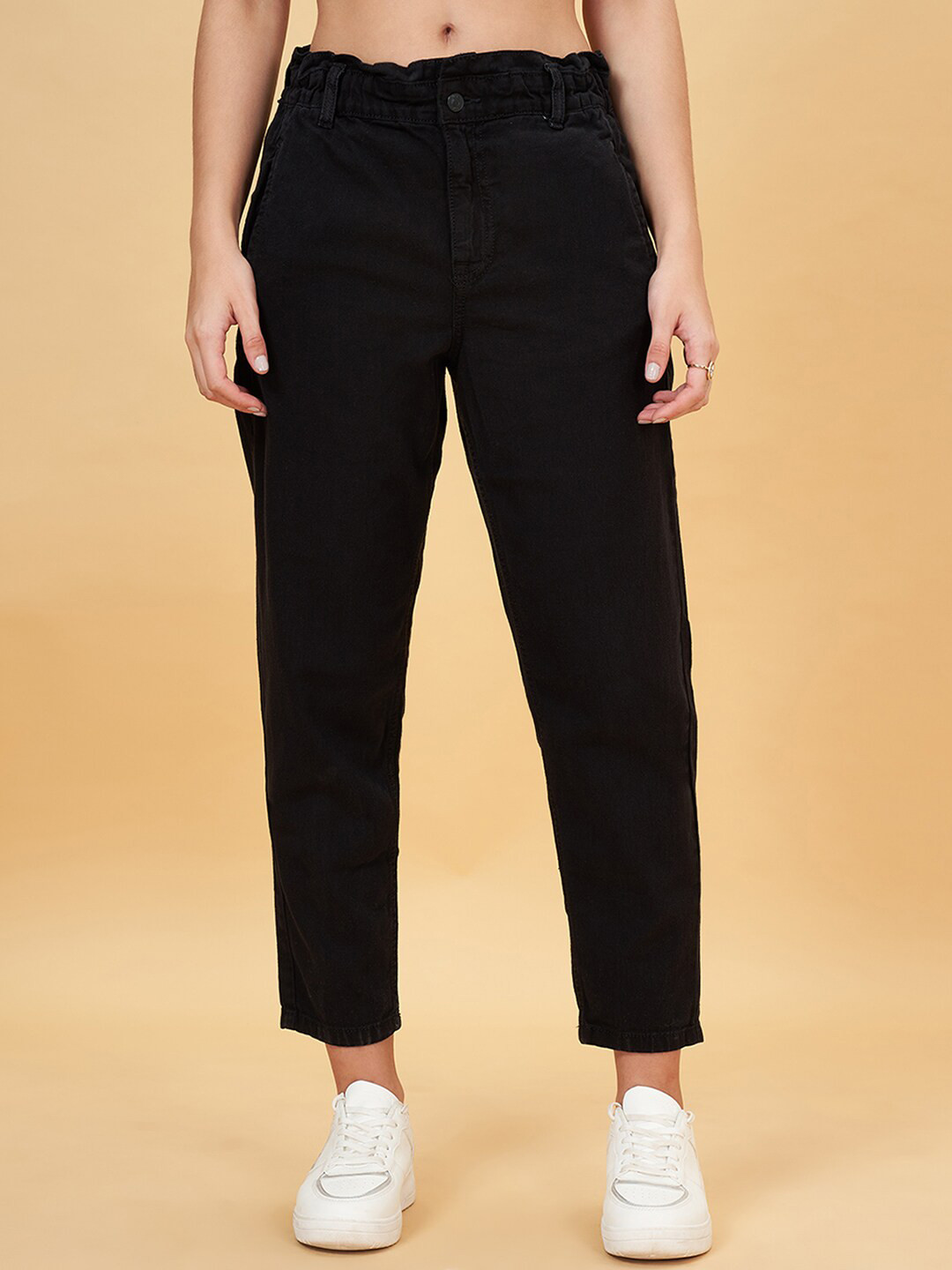 People Women Clean Look Pure Cotton Mid-Rise Light Fade Cropped Jeans