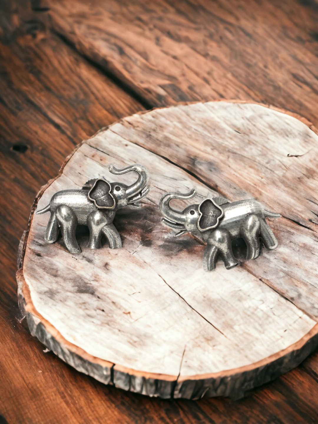 Ozanoo Silver-Plated Classic Studs Earrings