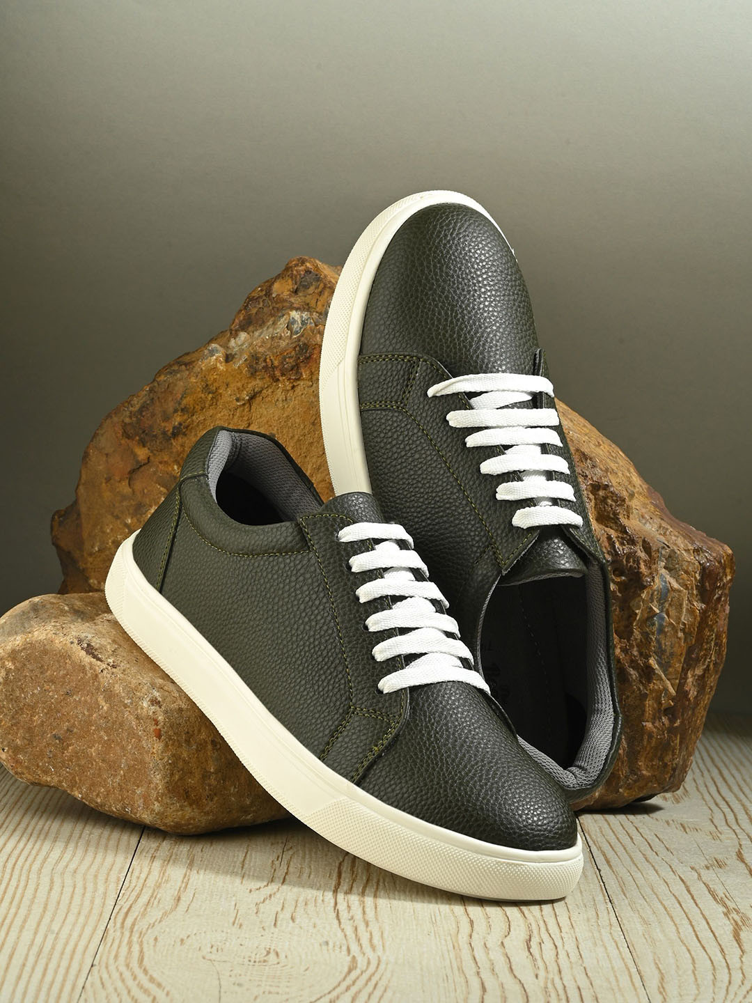 The Roadster Lifestyle Co. Men Olive Green Lightweight Faux Leather Casual Sneakers