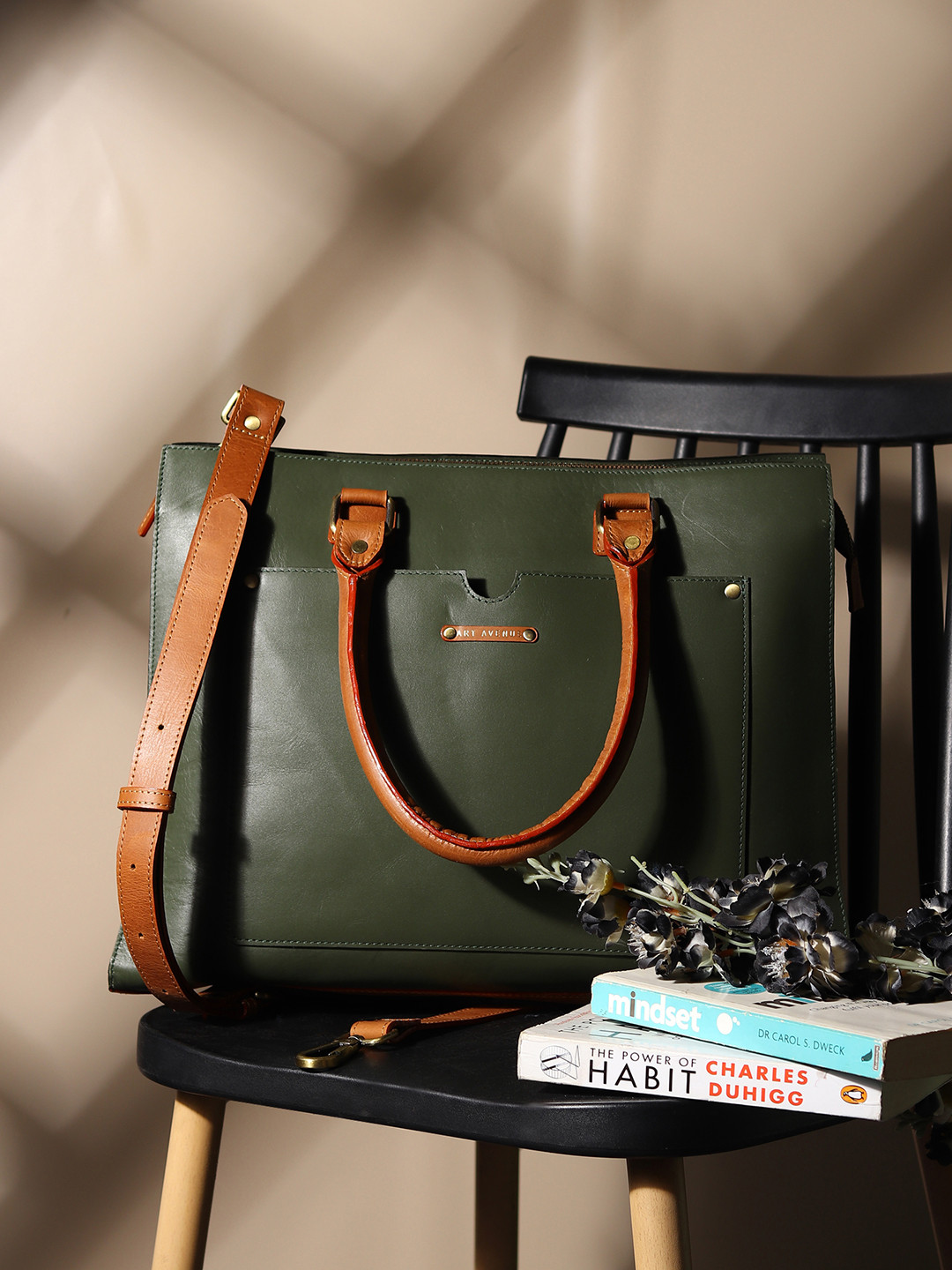 Art Avenue Unisex Up to 15 inch Solid Leather Laptop Bag