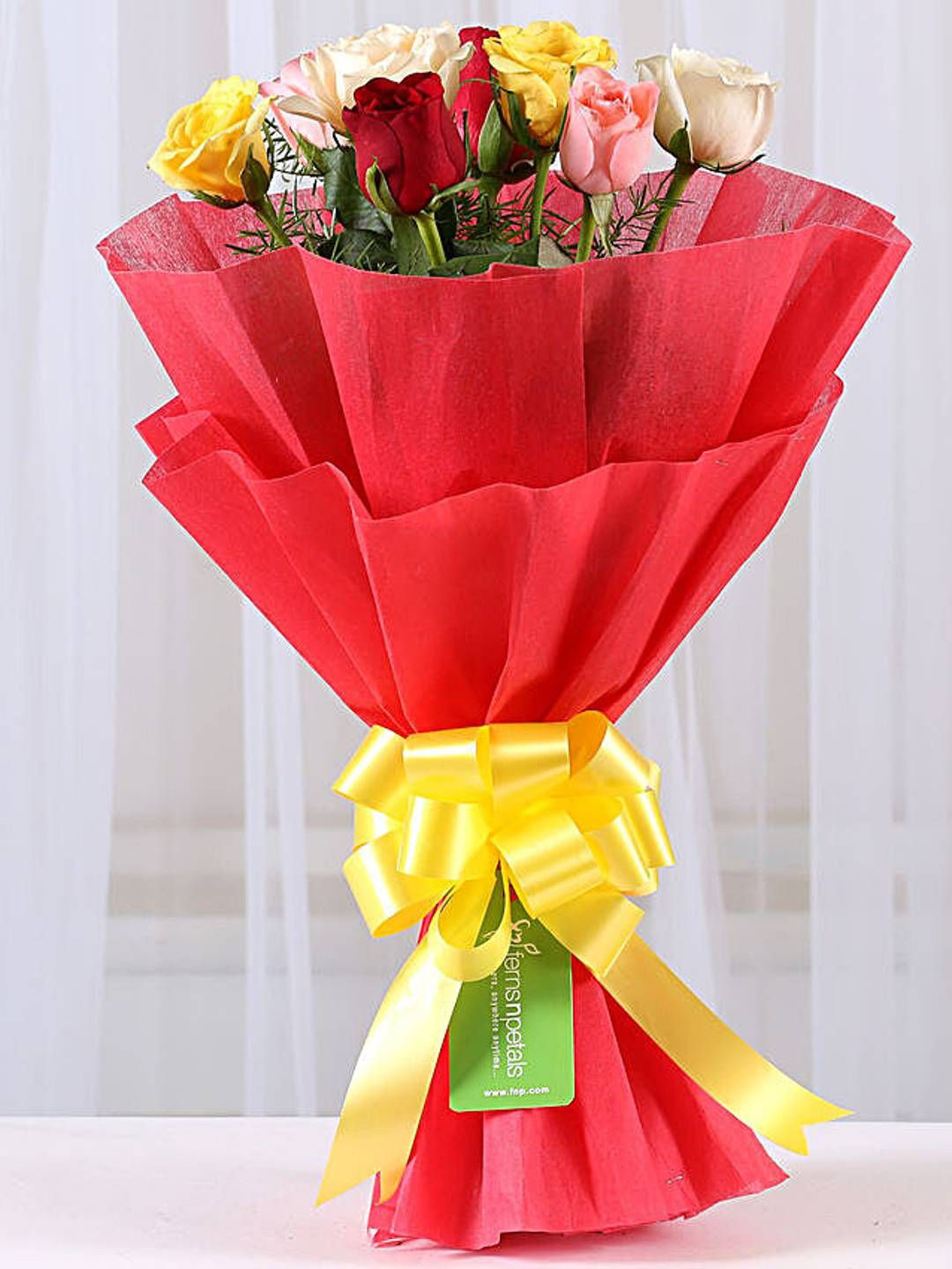 fnp White & Pink 8 Pieces Special Mixed Roses Bouquet