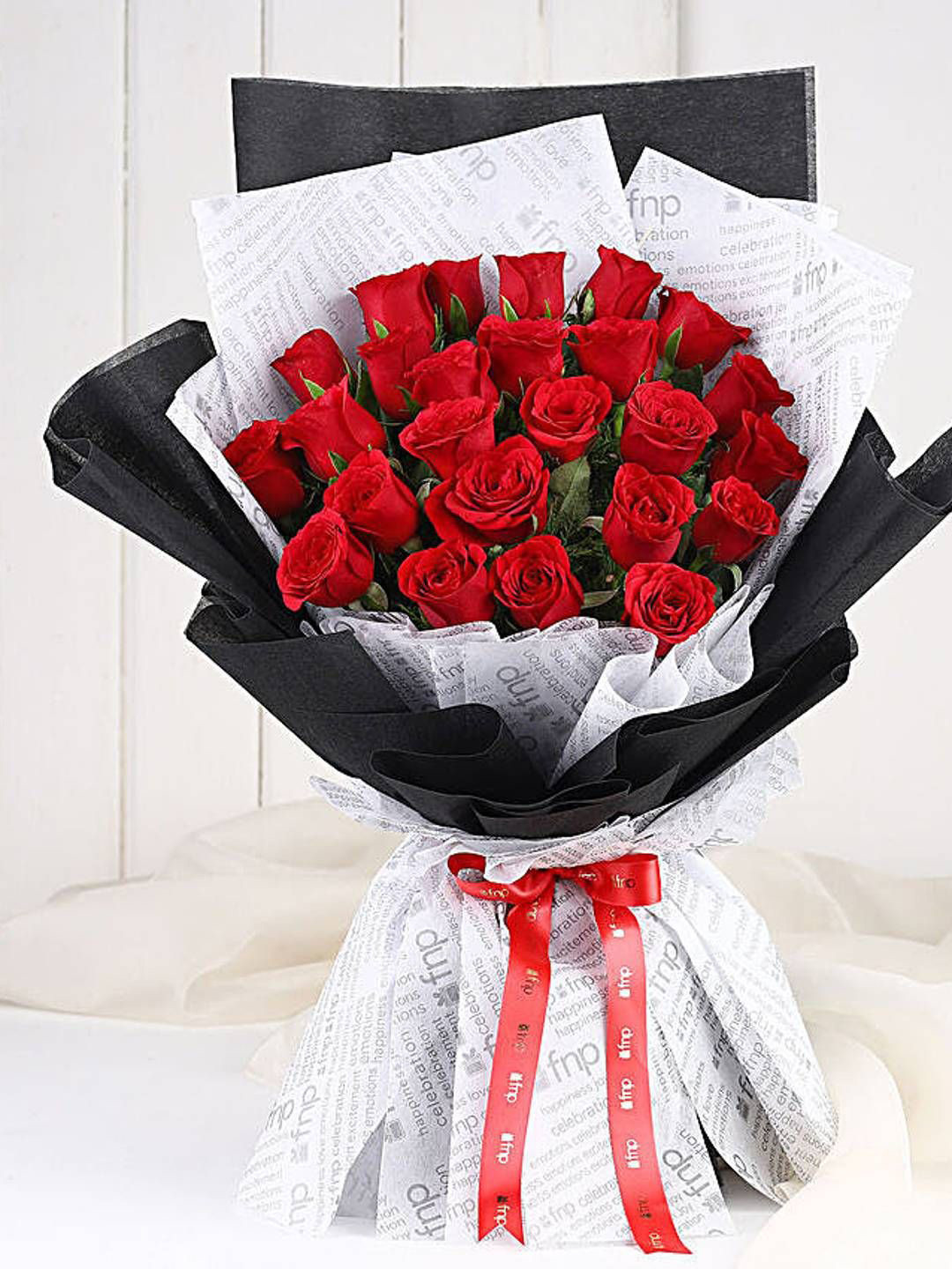 fnp Red & Green 25 Pieces Roses Bouquet