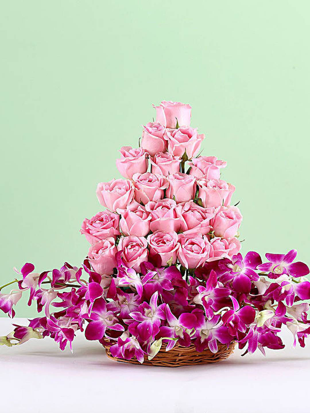 fnp Pink & Green 28 Pieces Roses & Orchids Fresh Flower Bouquet