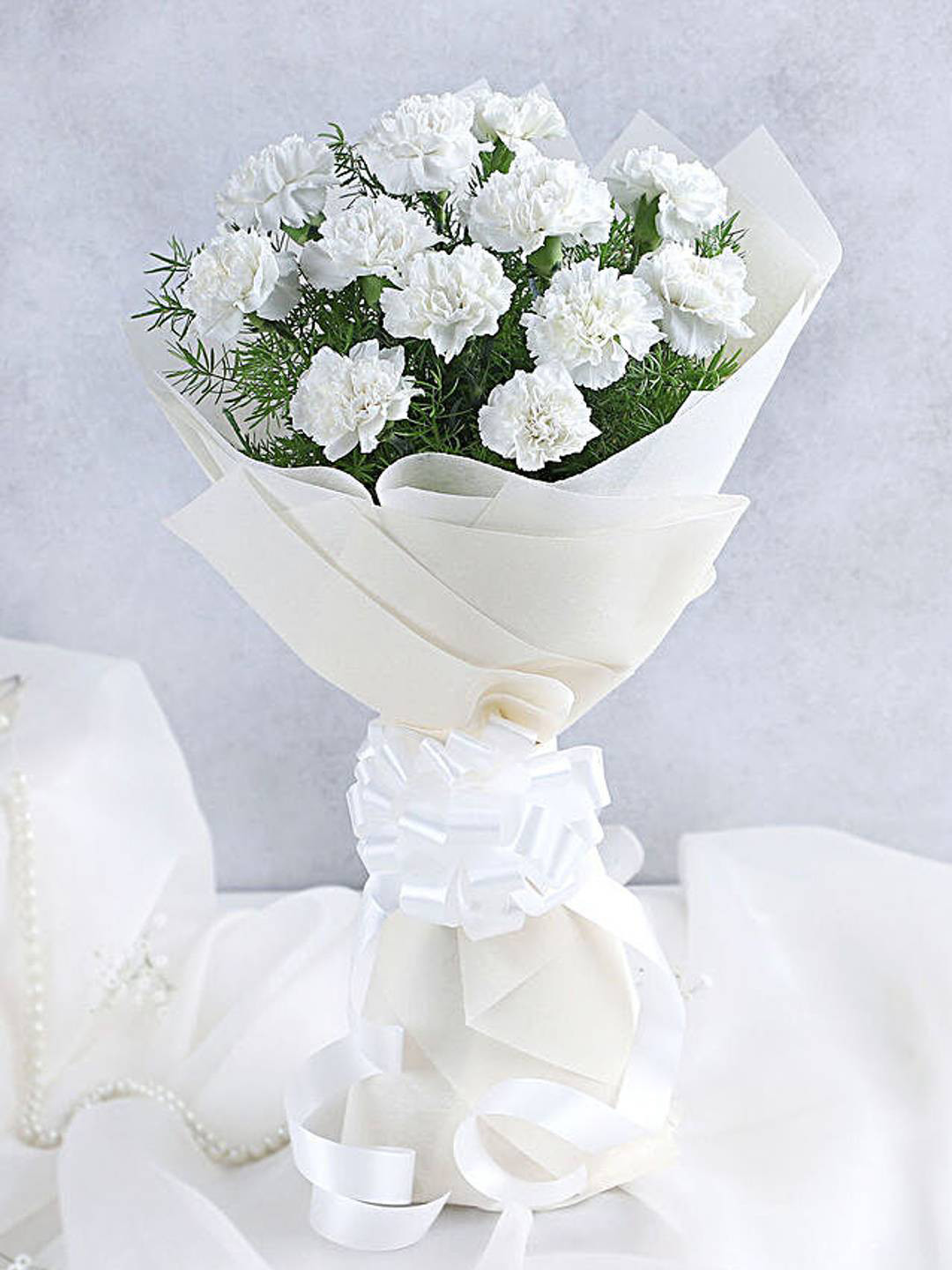 fnp White & Green 14 Pieces Roses Fresh Flowers Bouquet