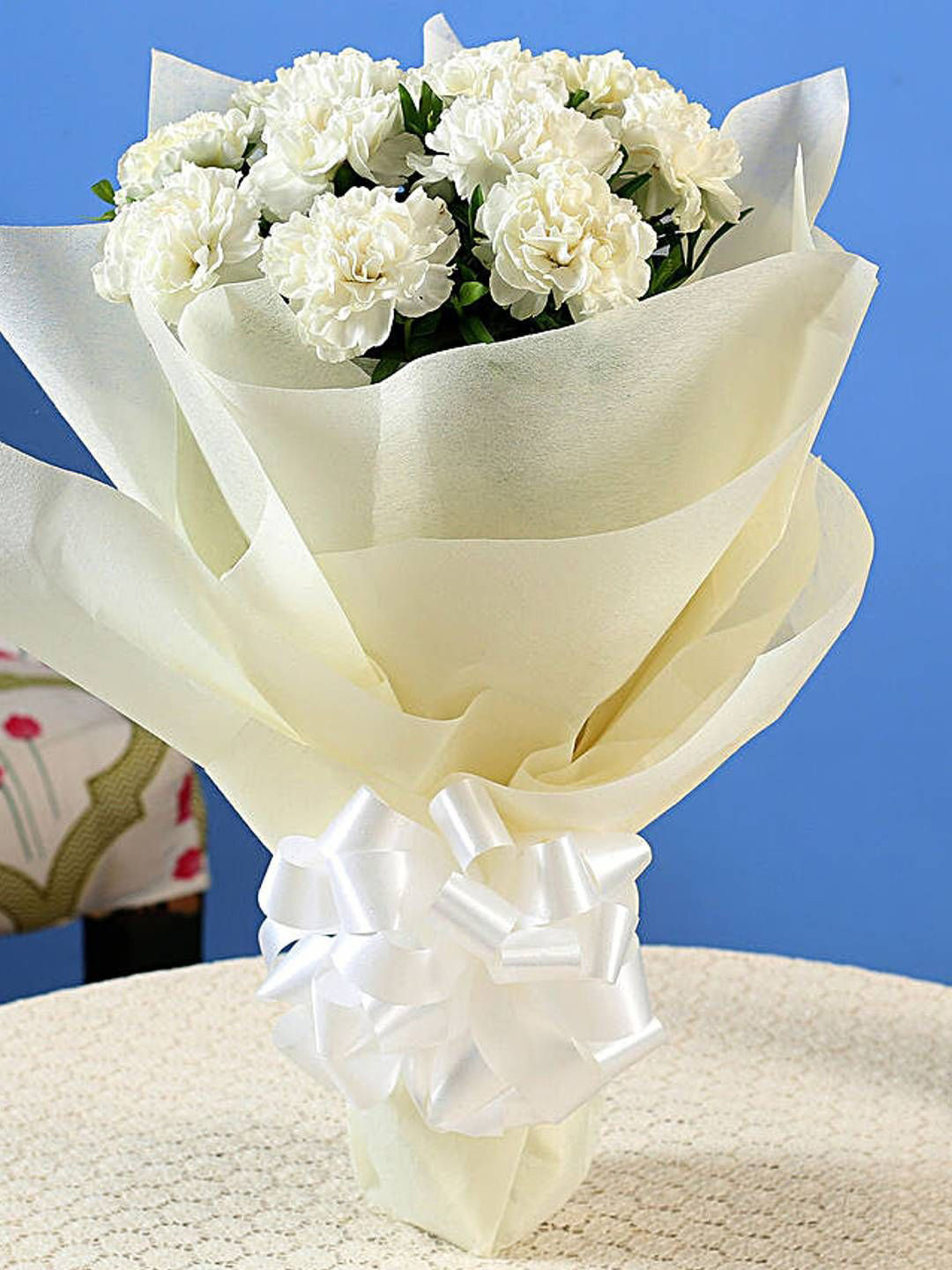 fnp White & Green 12 Pieces Carnations Fresh Flowers Bouquet