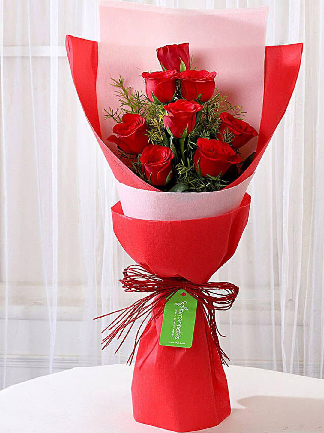 fnp Red & Green 8 Pieces Roses Bouquet