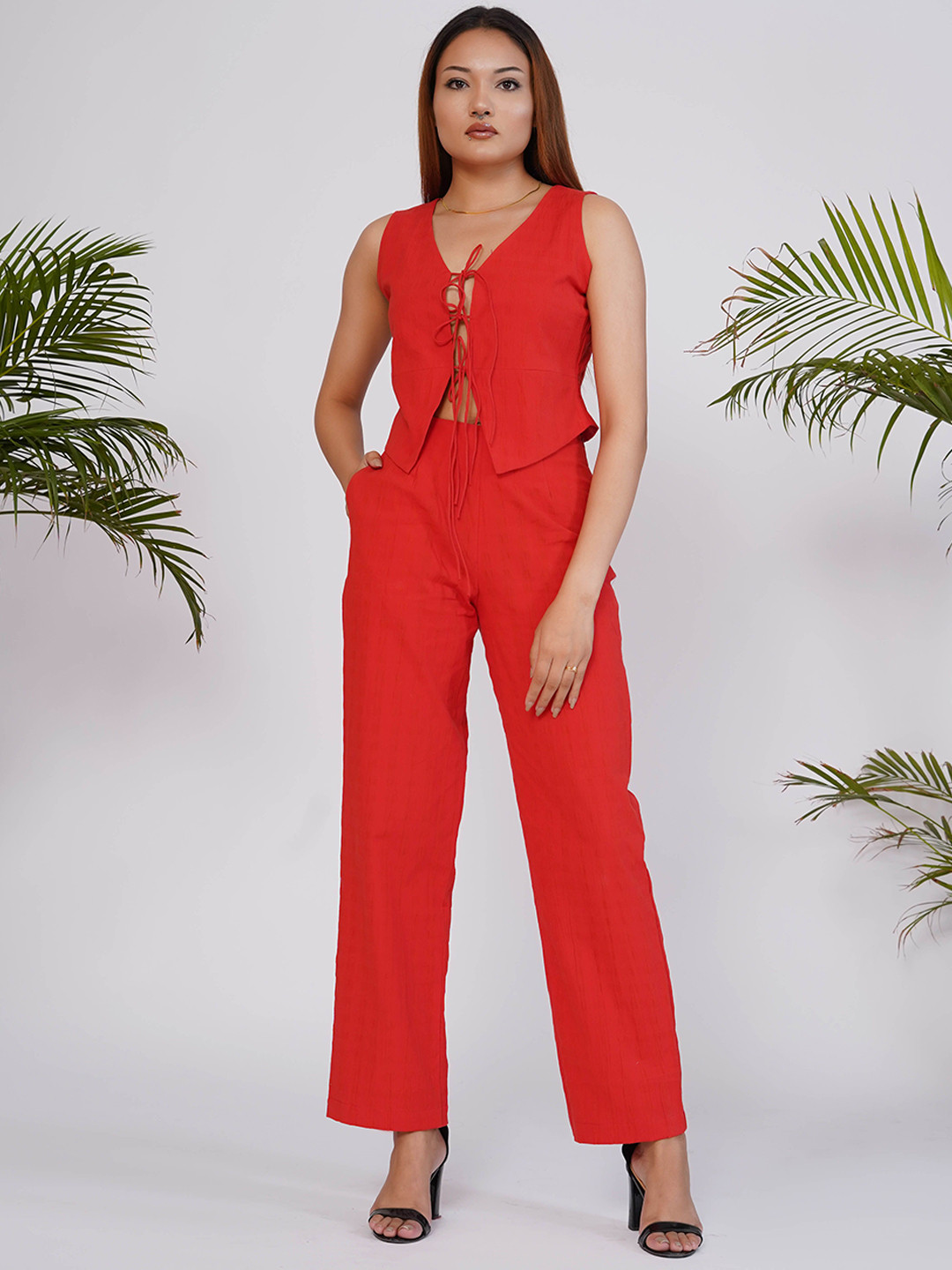 Salvia Sky Front Tie-Up V-Neck Sleeveless Casual Top With Trousers