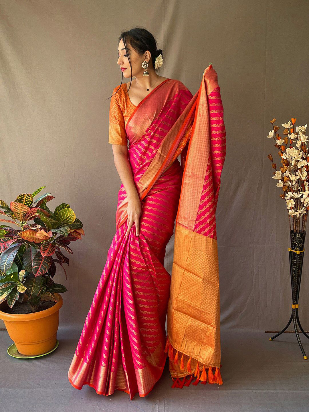 Ishin Patola Woven Design Zari Saree