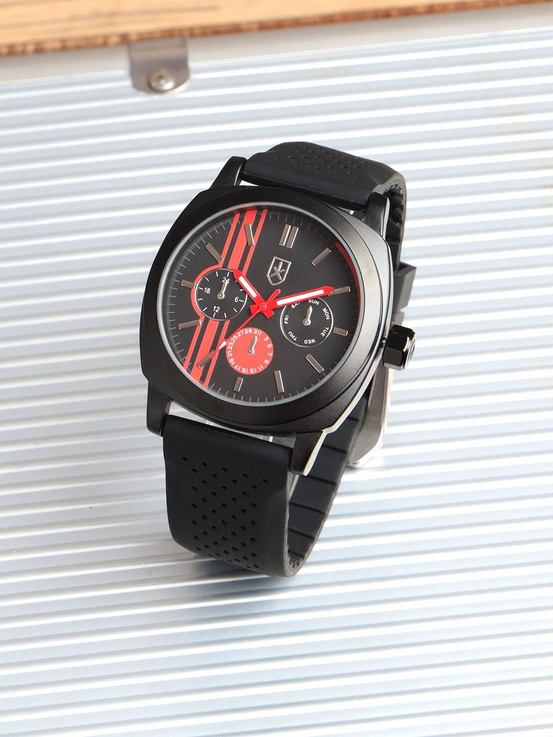 The Roadster Lifestyle Co RDM006E New Gen Men Analogue Watch