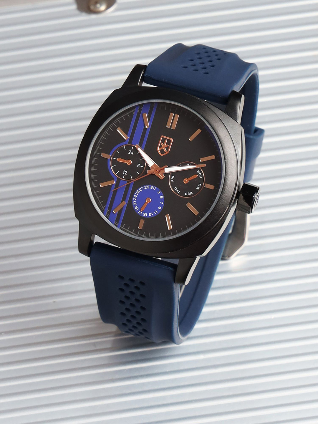 The Roadster Lifestyle Co RDM006B New Gen Men Analogue Water Resistant Watch