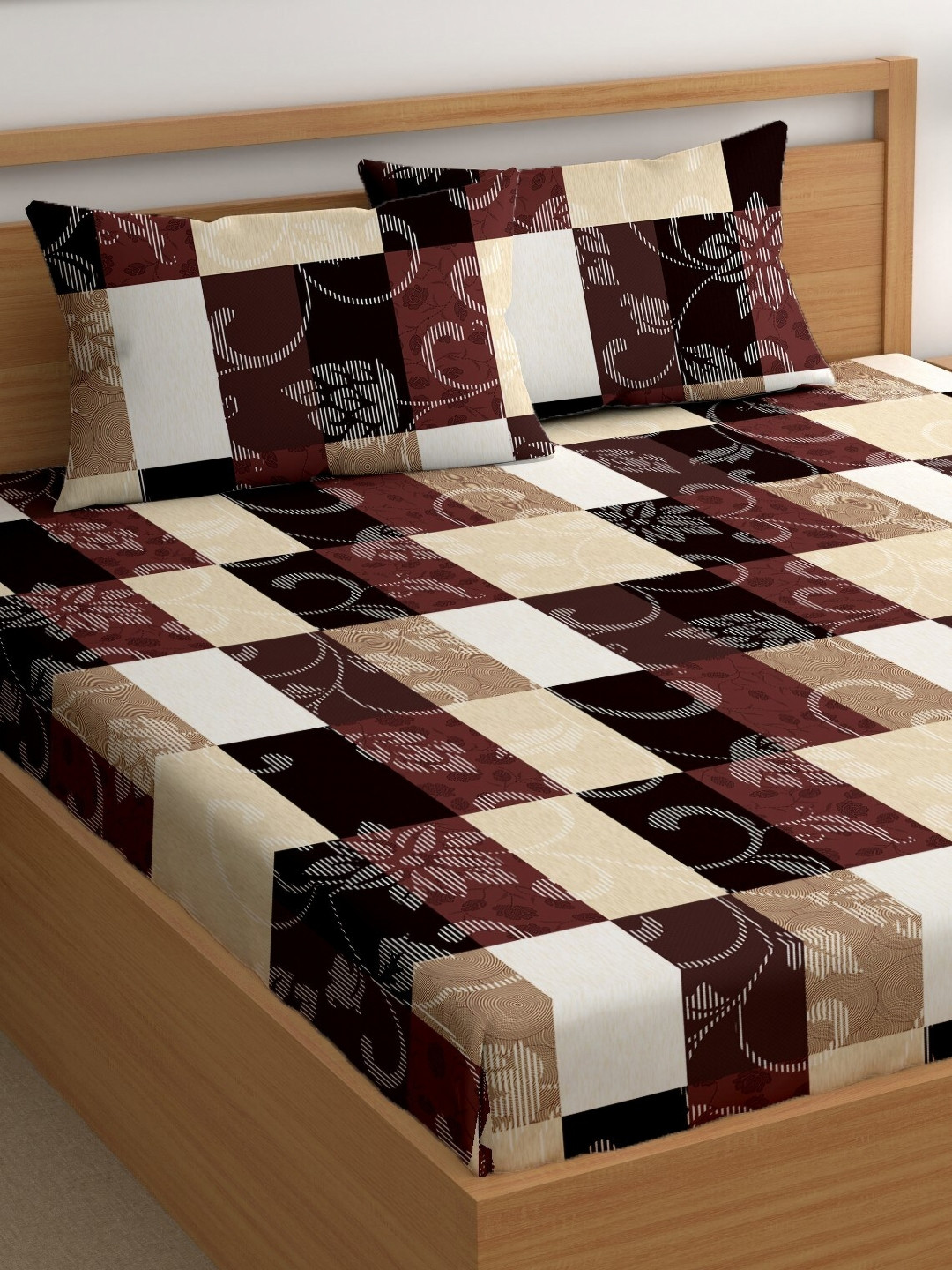 CHHAVI INDIA Red & Black Geometric 210 TC King Bedsheet with 2 Pillow Covers