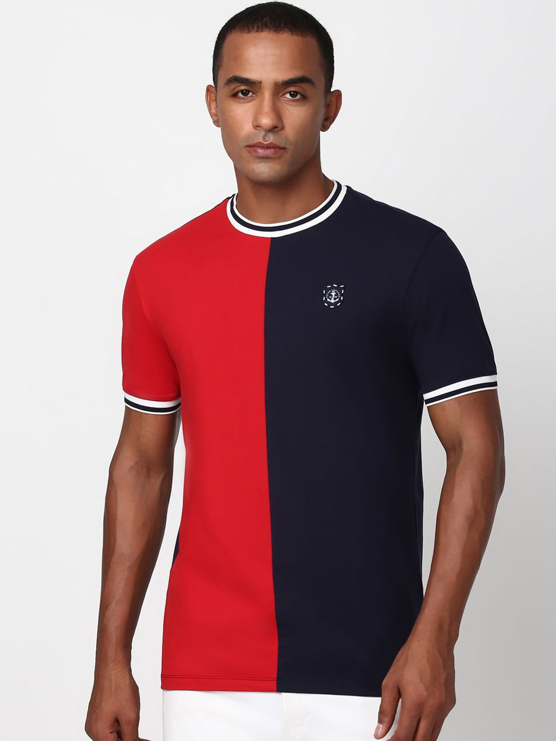 Peter England Casuals Men Colourblocked Nautical Round Neck Applique T-shirt