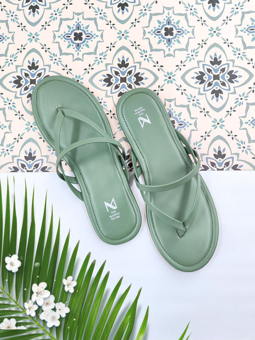 THE MADRAS TRUNK Women T-Strap Flats