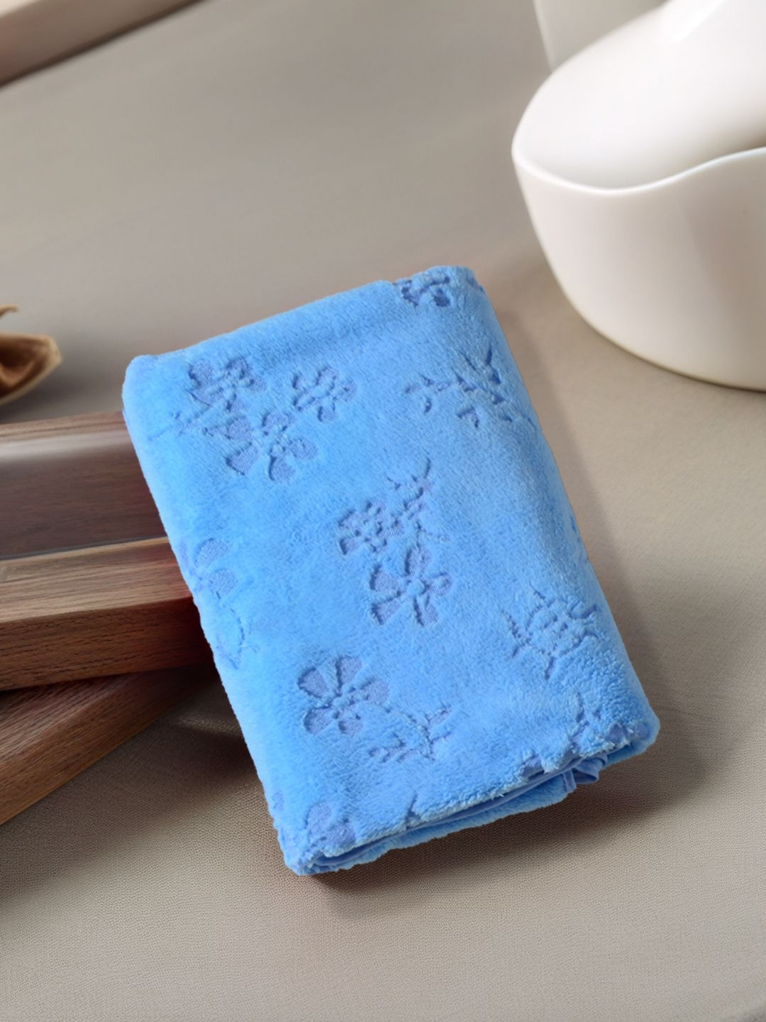 FABINALIV Blue Floral Design 400 GSM Cotton Bath Towel