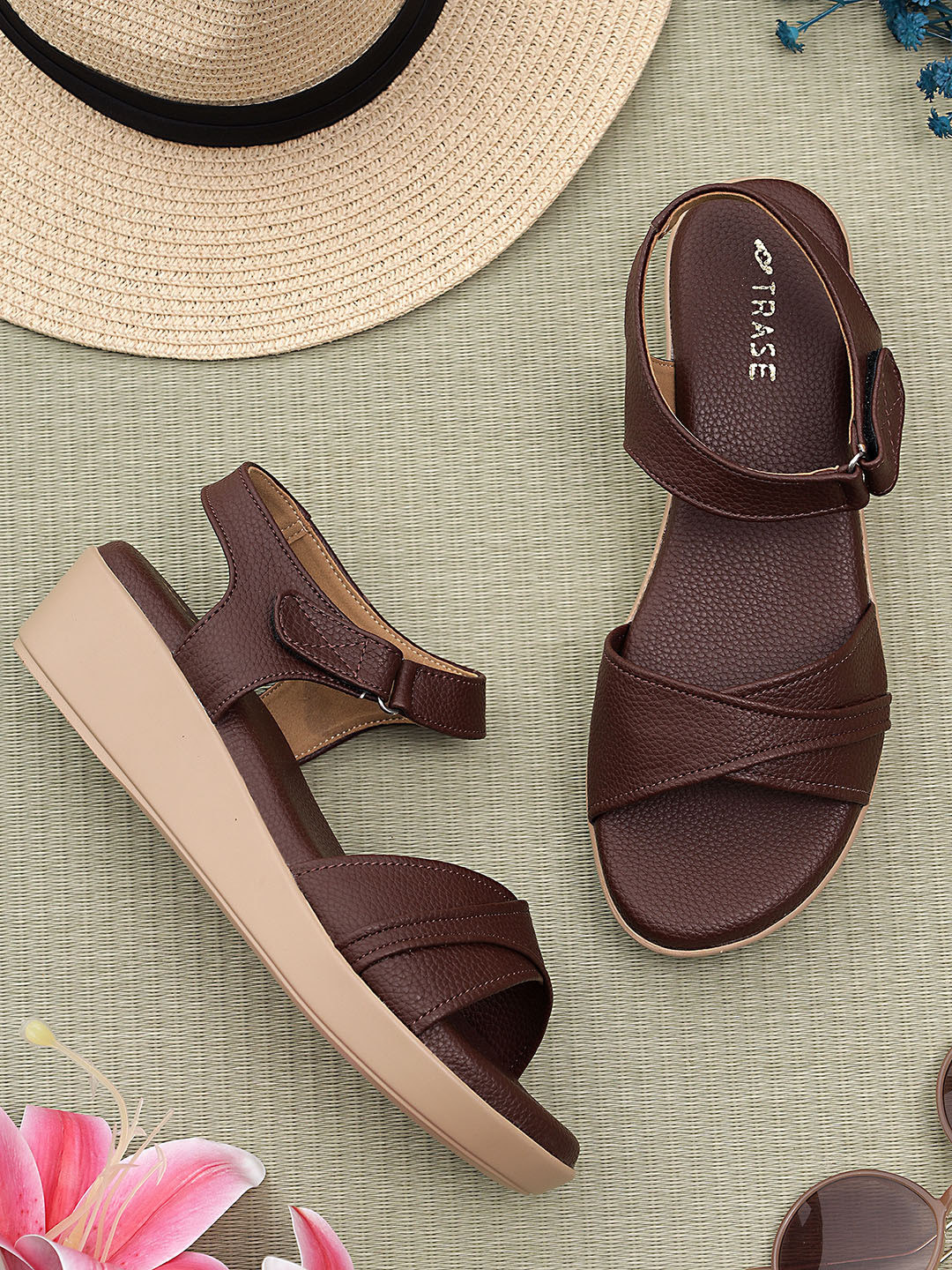 TRASE Textured Flatform with Buckles