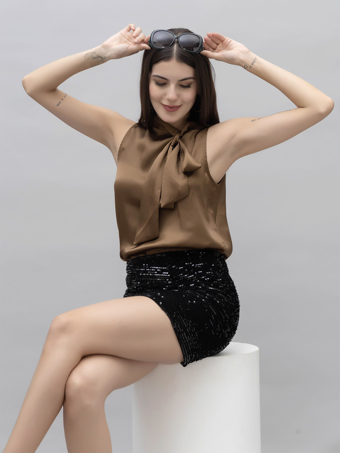 PURYS Solid Sheen Tie-Up Neck Top