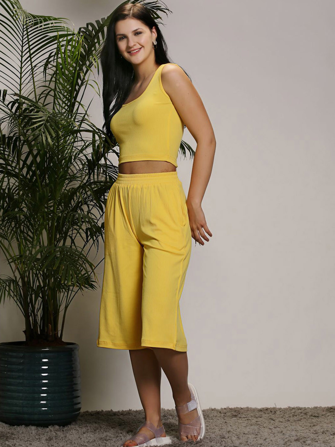 Sera Basics Self Design Round Neck Sleeveless Top & Capris