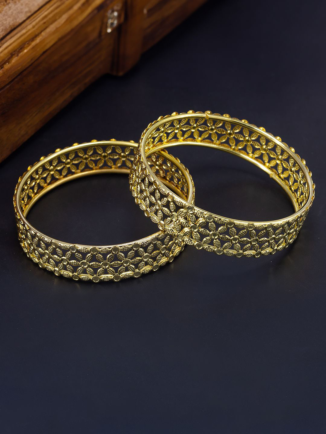 PRIVIU Set Of 2 Gold-Plated Bangles