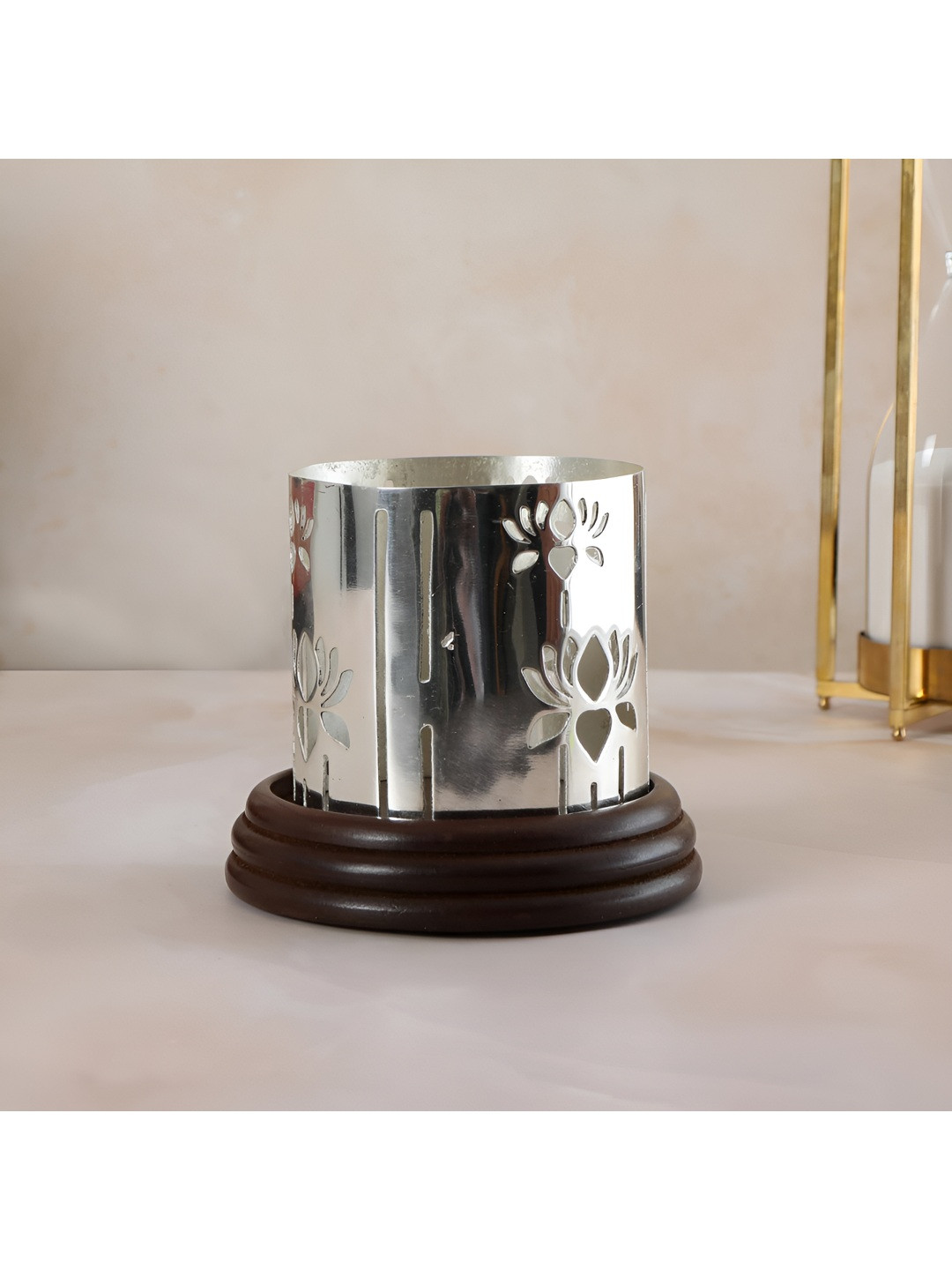 THE HOME CO. Silver-Toned & Brown Lotus Cut Candle Holder