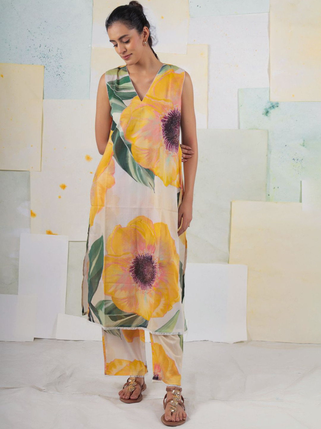 BUTA BUTI Floral Printed V-Neck Regular Pure Cotton Straight Kurta With Trousers