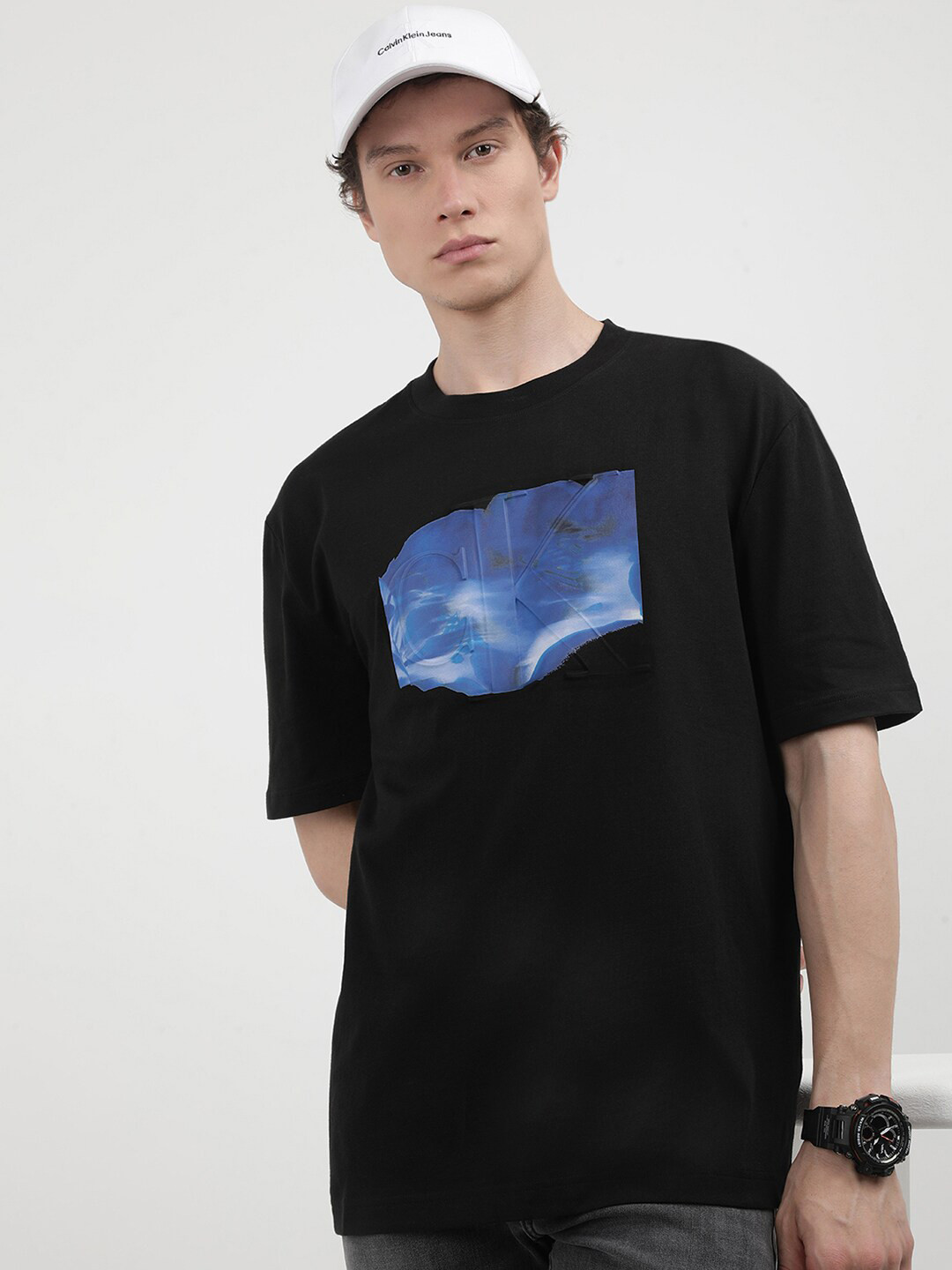 Calvin Klein Men V-Neck Extended Sleeves Pockets T-shirt