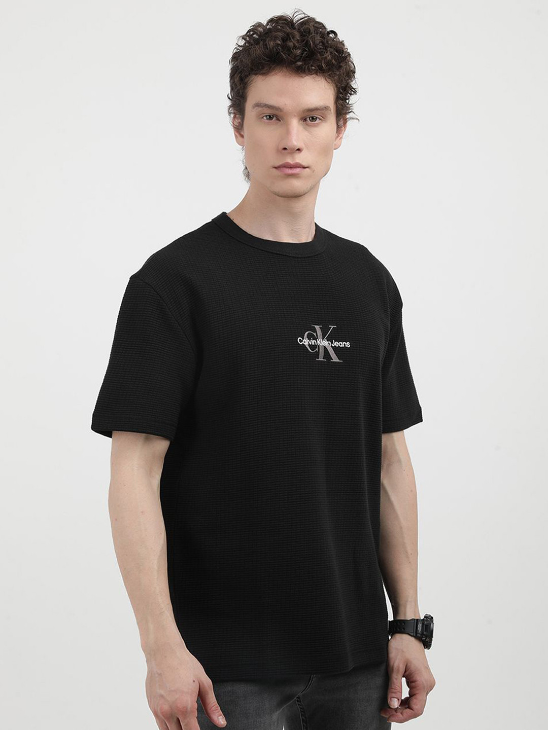 Calvin Klein Men V-Neck Applique T-shirt