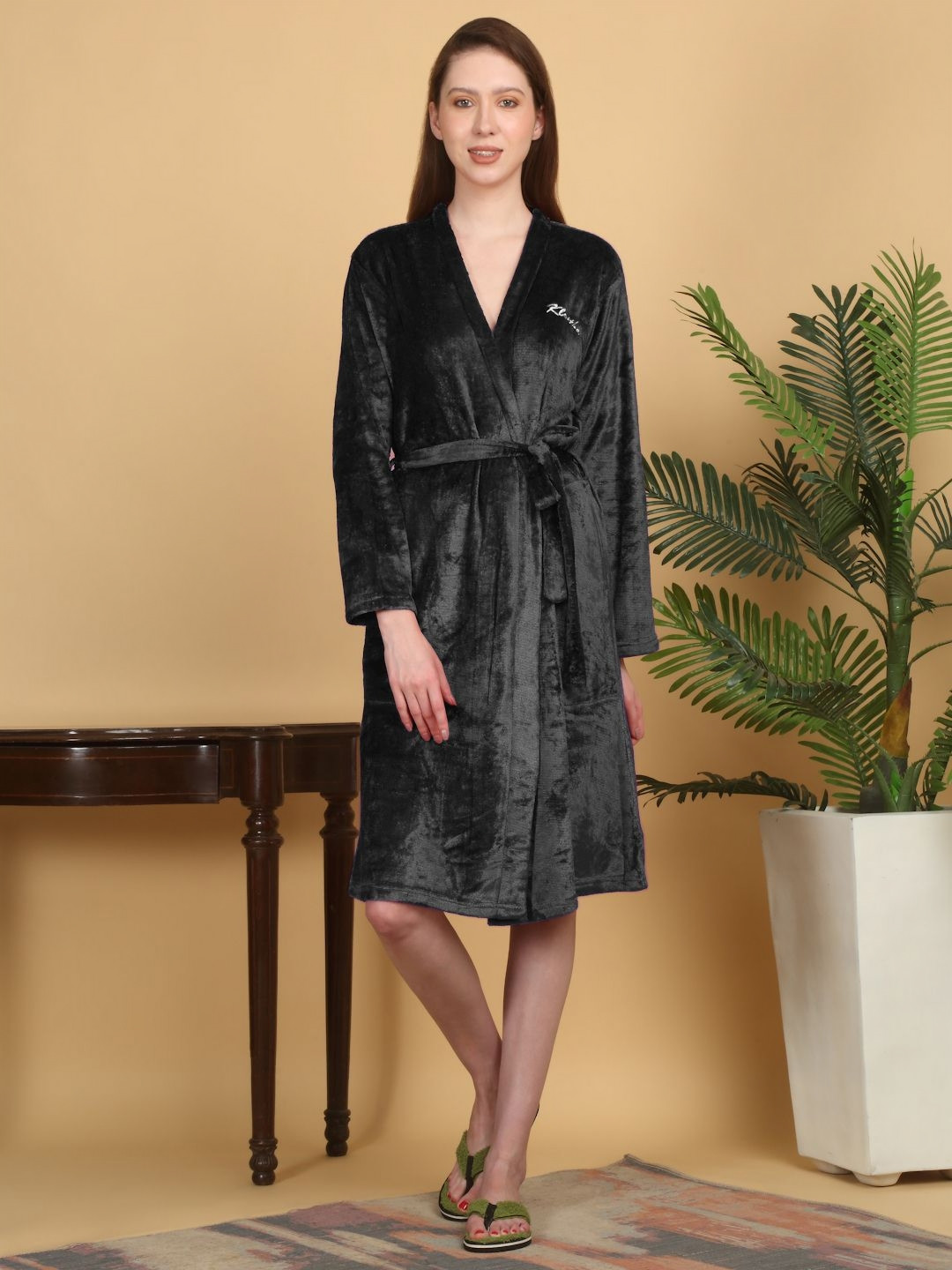 KLOTTHE Black Solid Wool Drawstring Knee Length Bath Robe-S