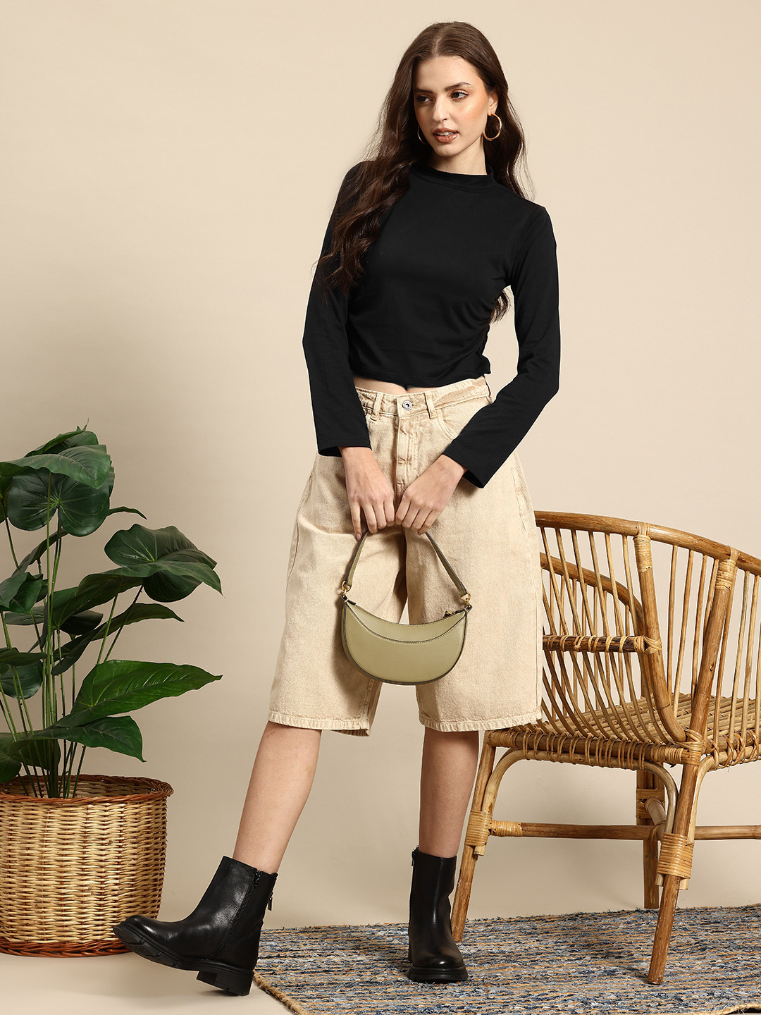 Mast & Harbour Fitted Crop Top With Pleated Detailing
