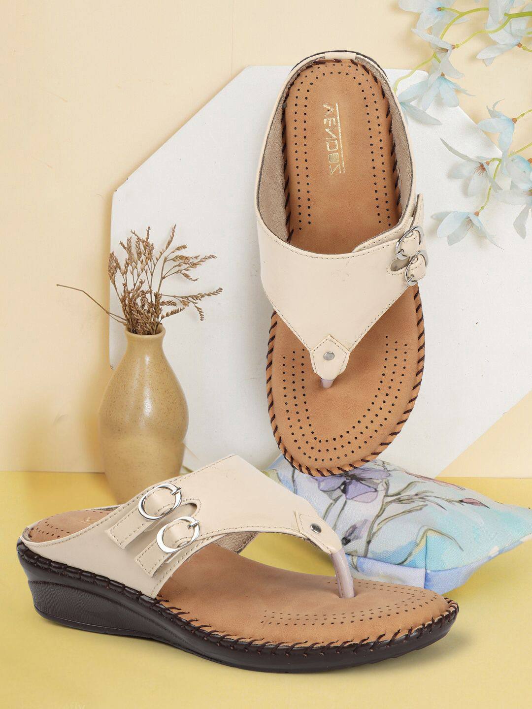 VENDOZ Women Open Toe Flats with buckles