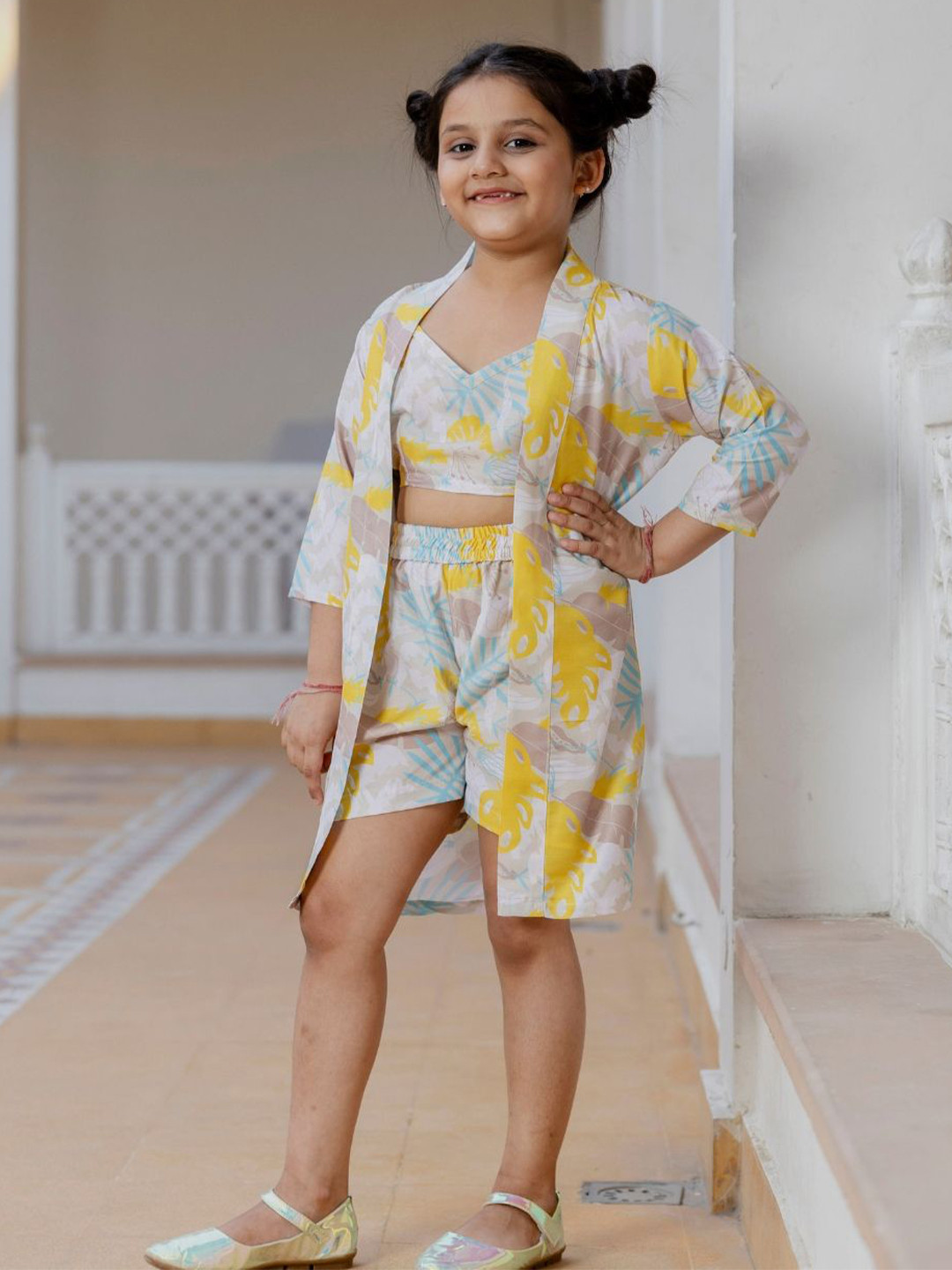 Cutiediva Girls Printed Shoulder Straps Top With Trouser & Shrug