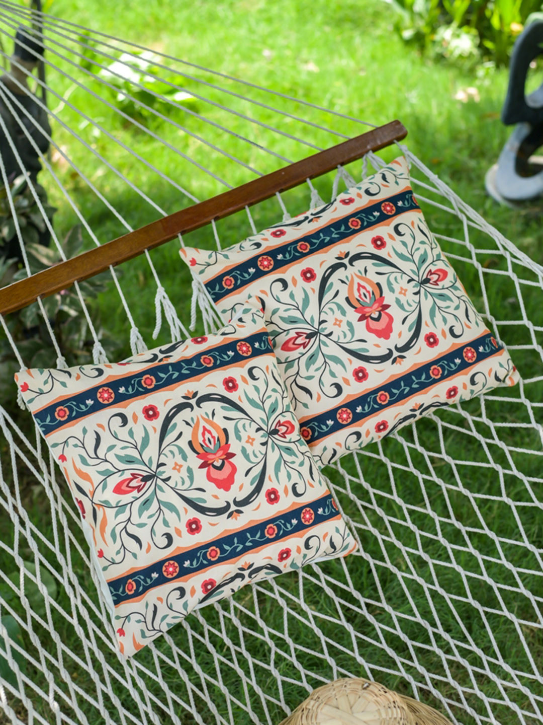 ABSTRACT INDIA Cream & Green 2Pieces Floral Cotton Square Cushion Covers