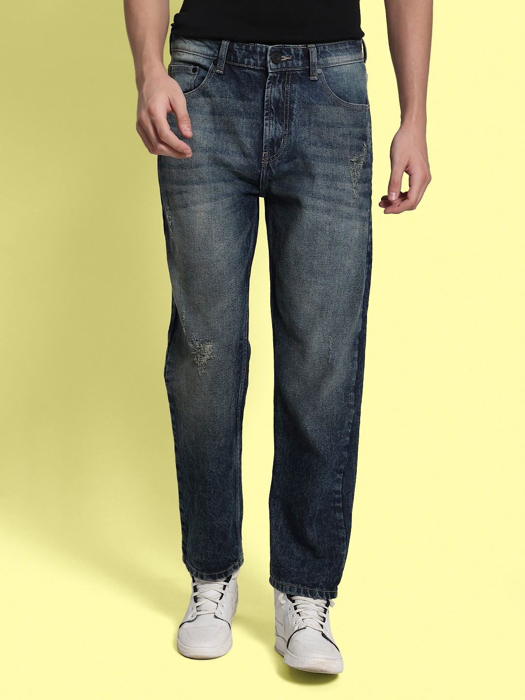 Bene Kleed Men Pure Cotton Slightly Distressed Light Faded Relaxed Fit Jeans