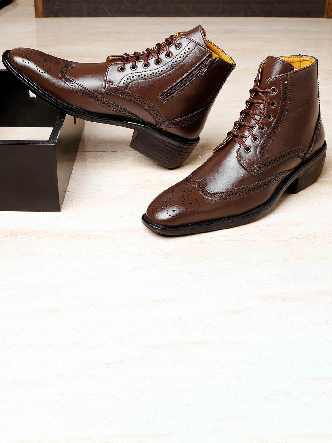 Bxxy Men Block-Heeled Brogue Boots