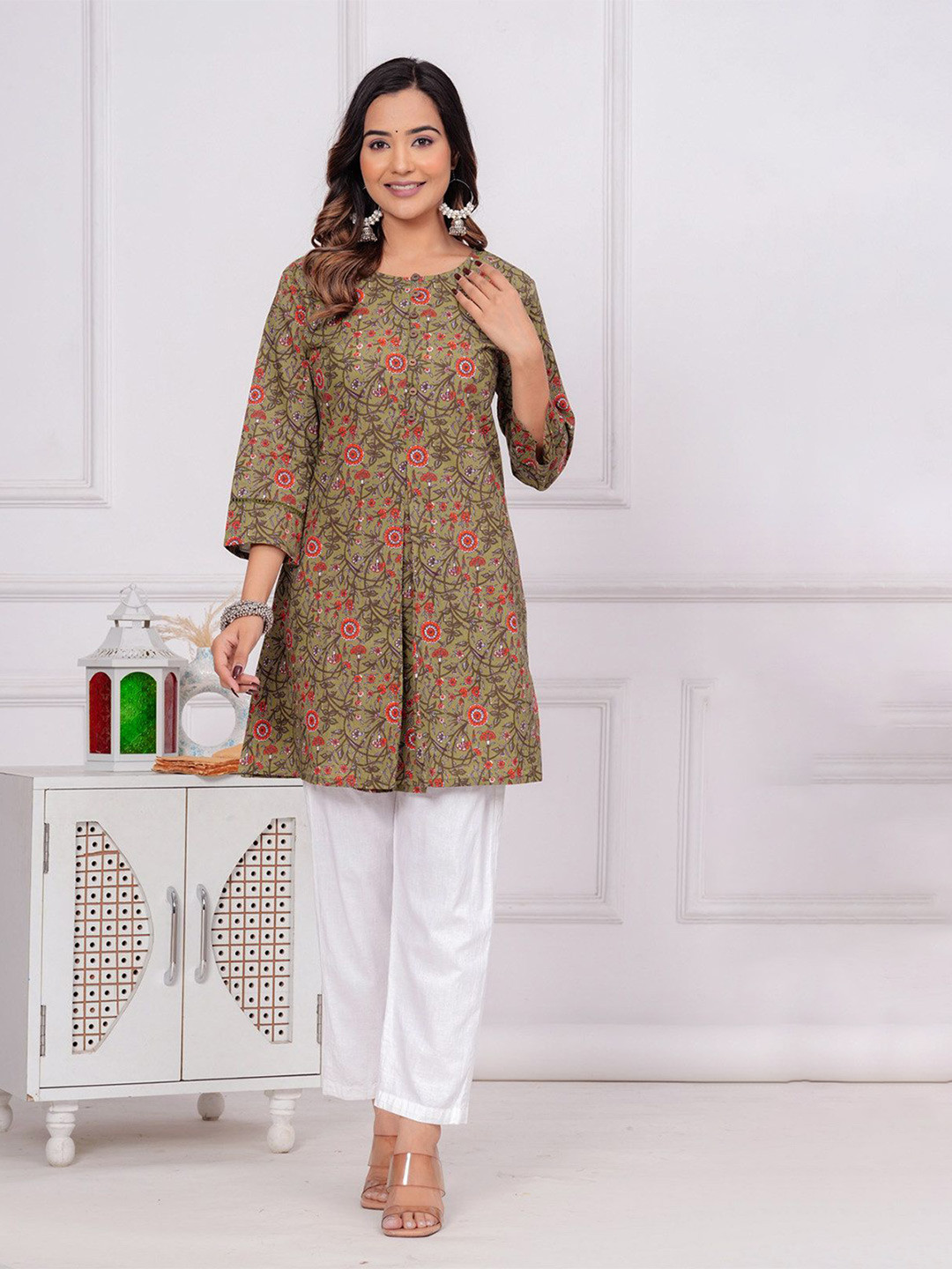 SARAI CREATIONS Floral Printed Round Neck Kurti