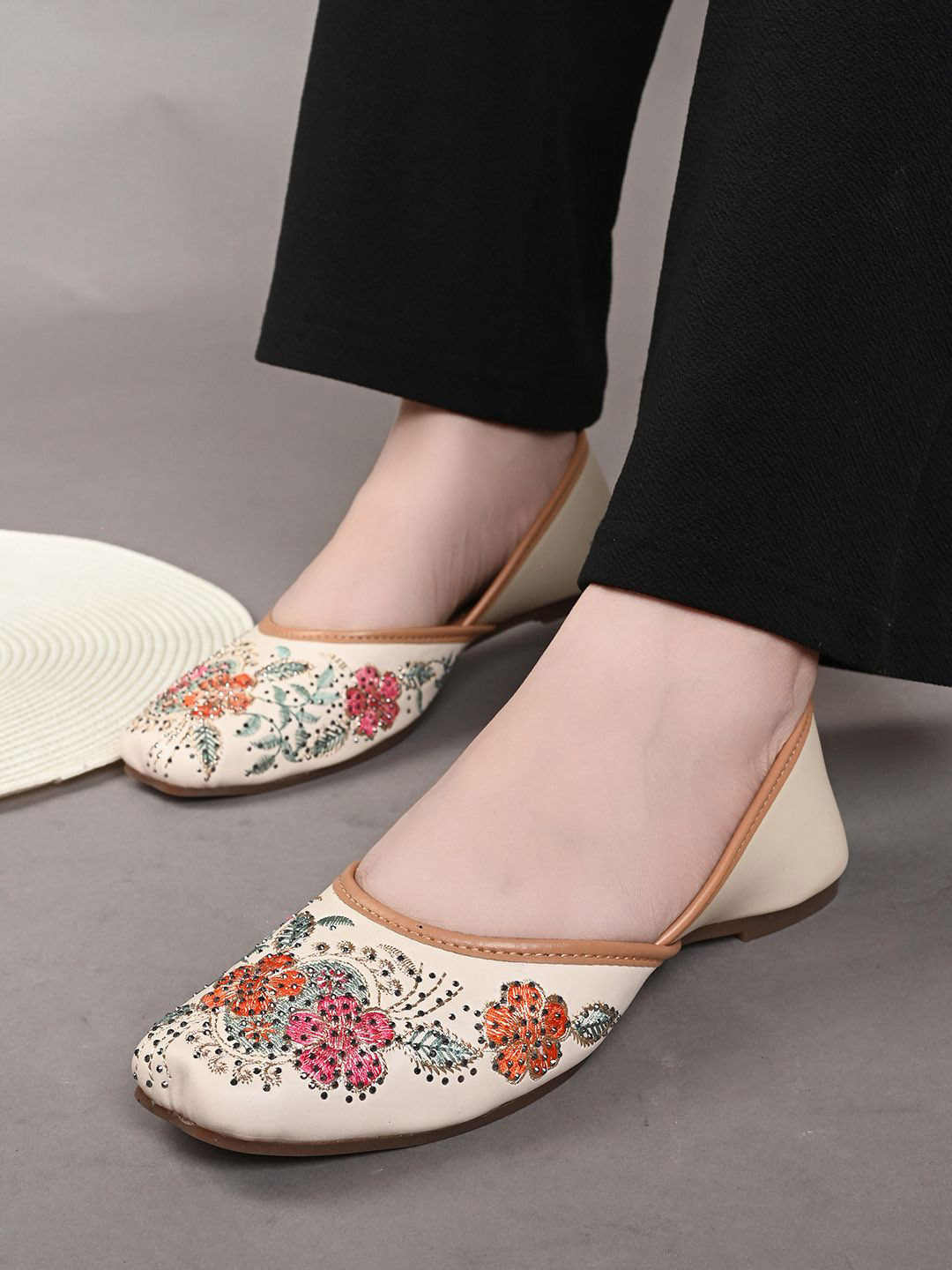 XE Looks Women Ethnic - Embellished Mojaris