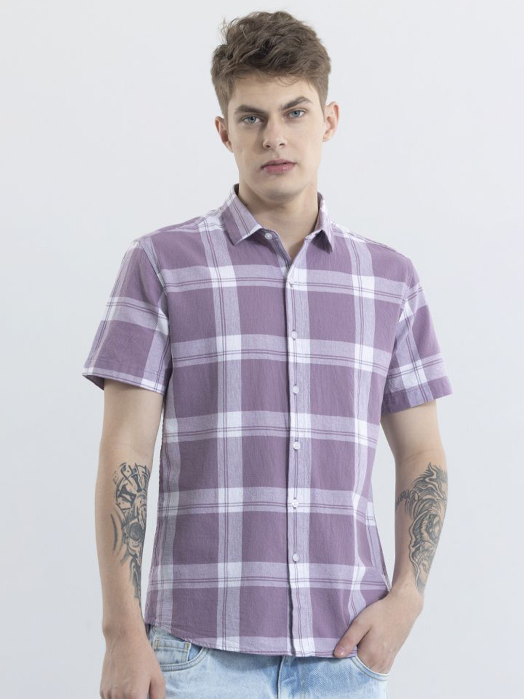 Snitch Men Windowpane Checks Spread Collar Cotton Classic Slim Fit Casual Shirt