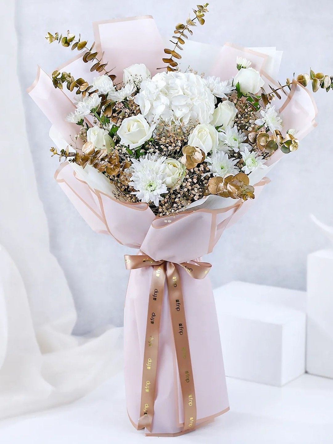 fnp White & Gold Toned 10 Pieces Roses Flowers Bouquet