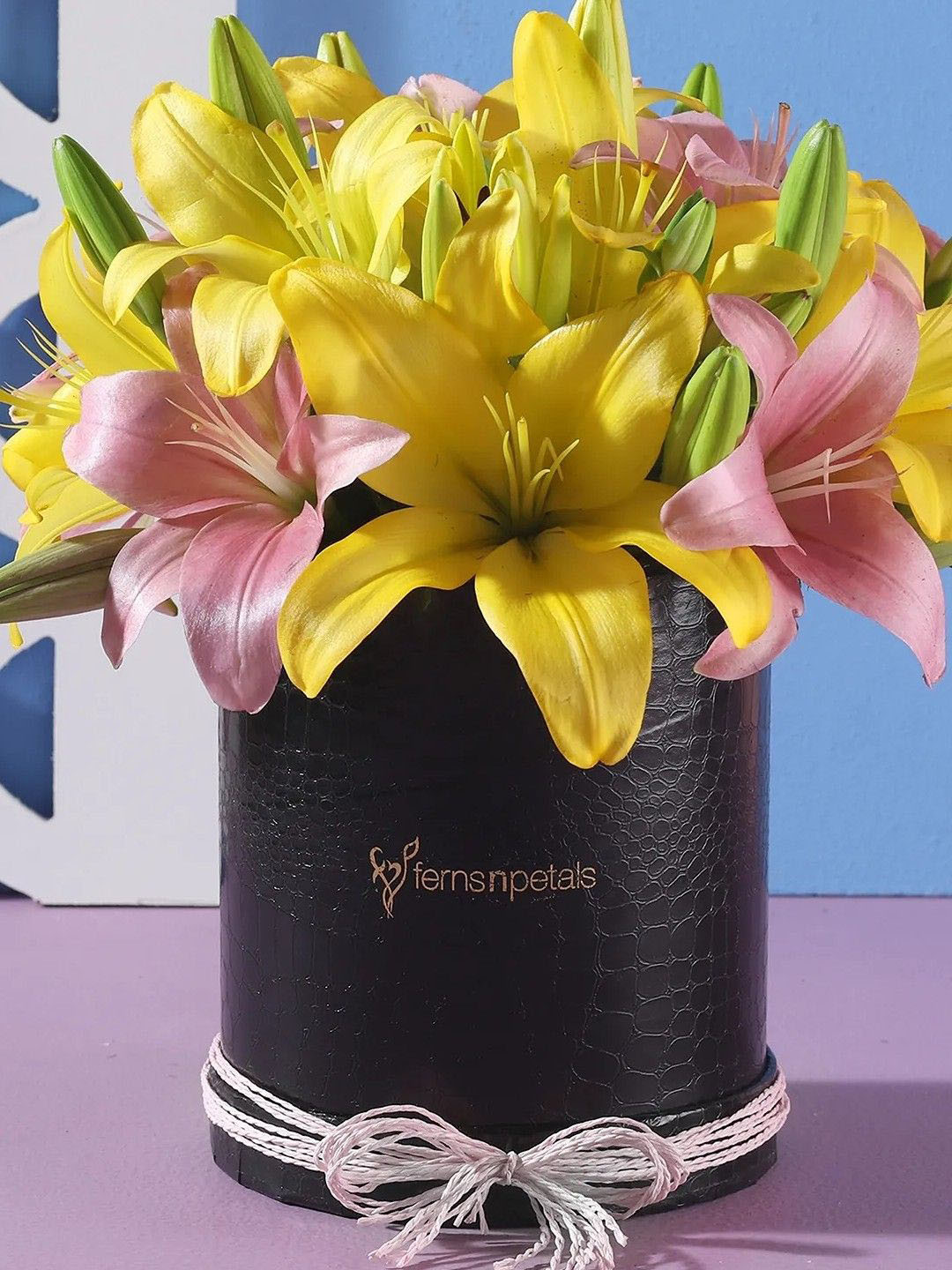 Fnp Pink & Yellow 10 Pieces Asiatic Lilies In Box