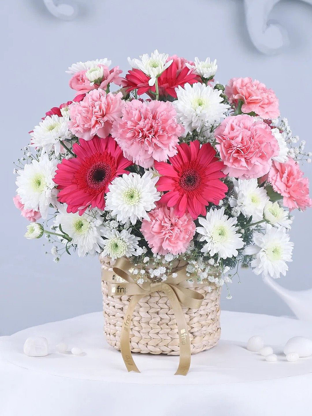 fnp White & Pink 27 Pieces Daisies & Carnations Fresh Flowers Basket