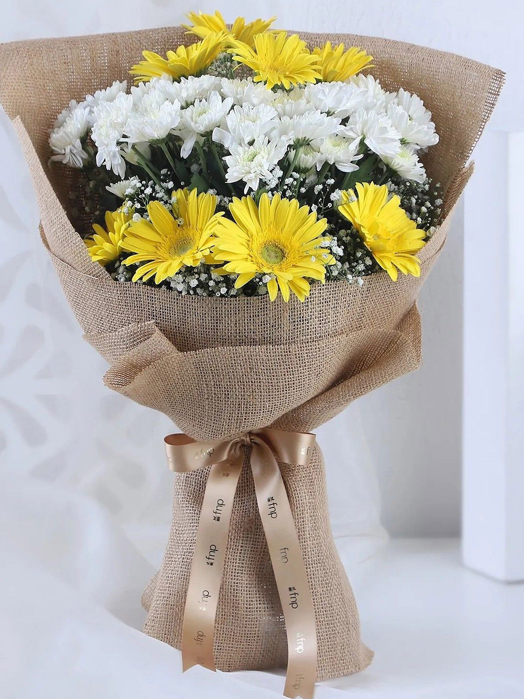 fnp White & Yellow 12 Pieces Daises Flower Bouquet
