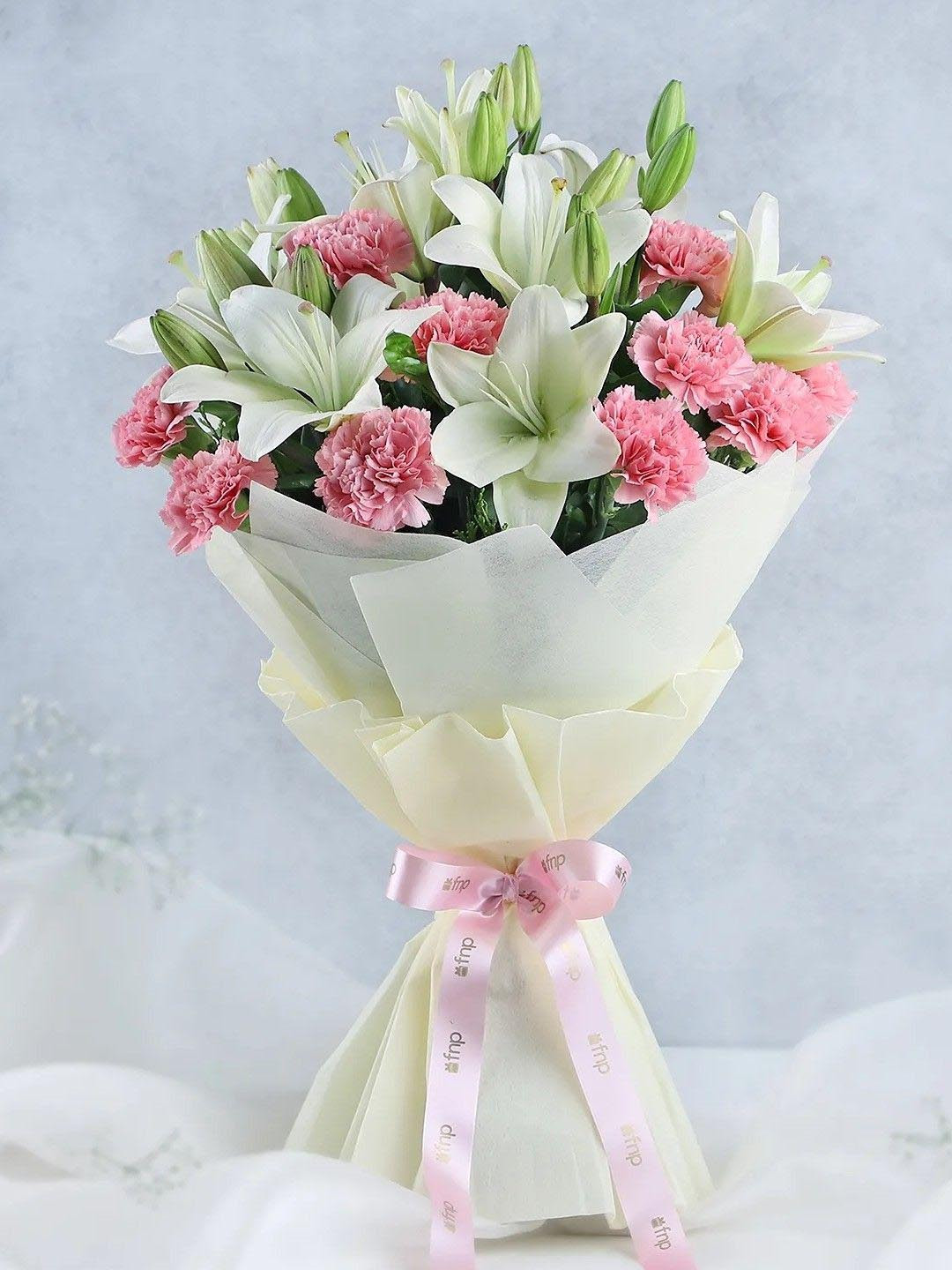 fnp White & Pink 16 Pieces Lilies Carnations Mixed Fresh Flowers Bouquet