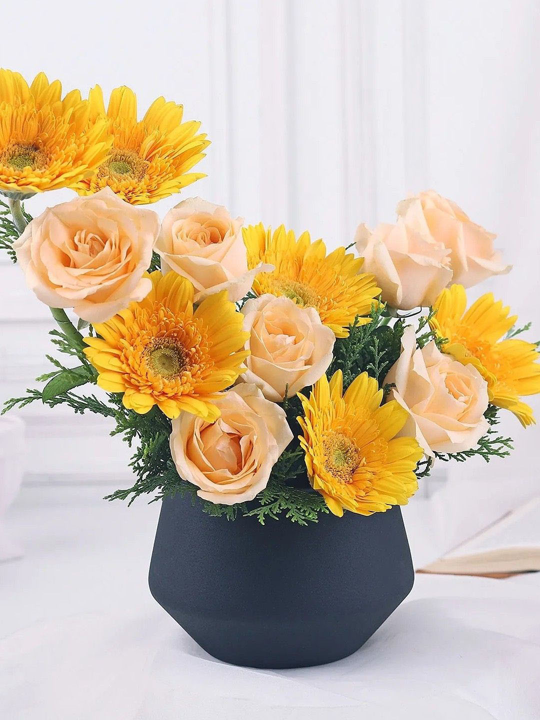 fnp Yellow & Peach 13 Pieces Marvel Of Roses & Gerberas