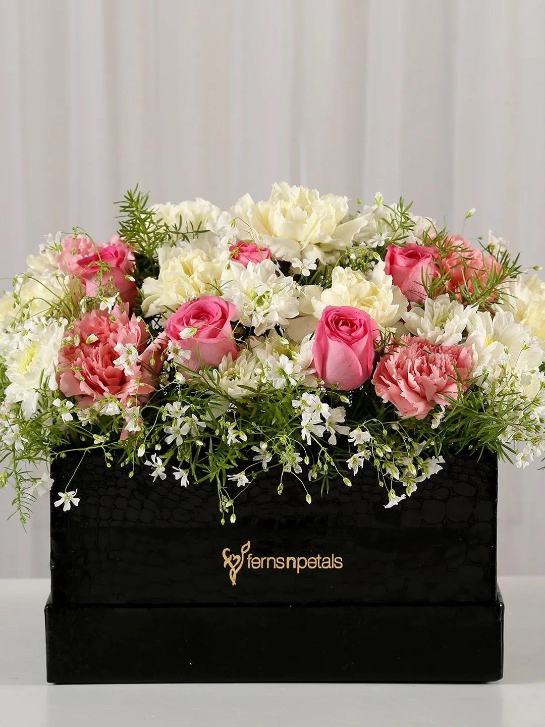 fnp  White 25 Pieces Dainty Flower Bouquet