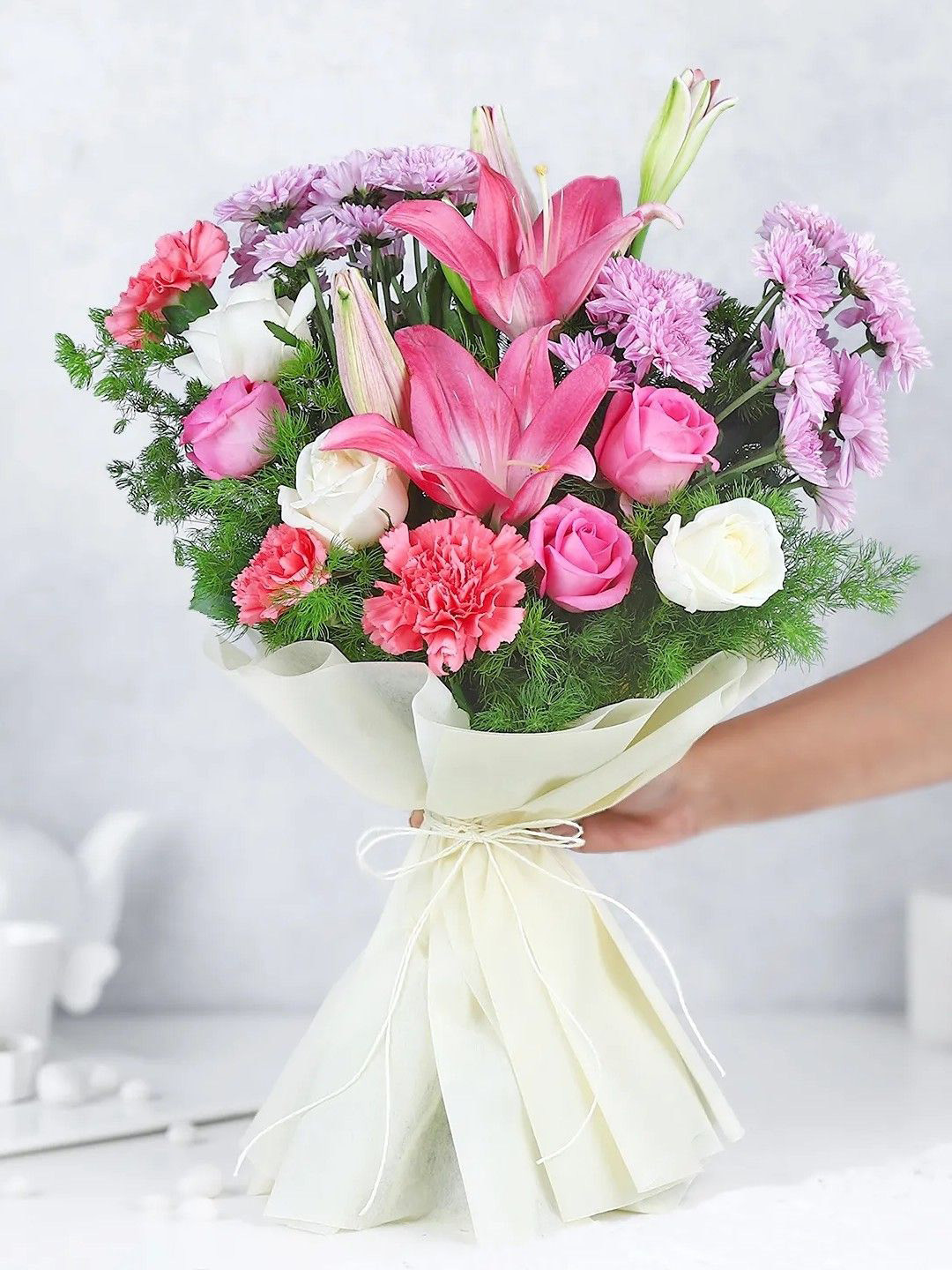 fnp Pink & White 20Pieces Mixed Fresh Flowers Bouquet