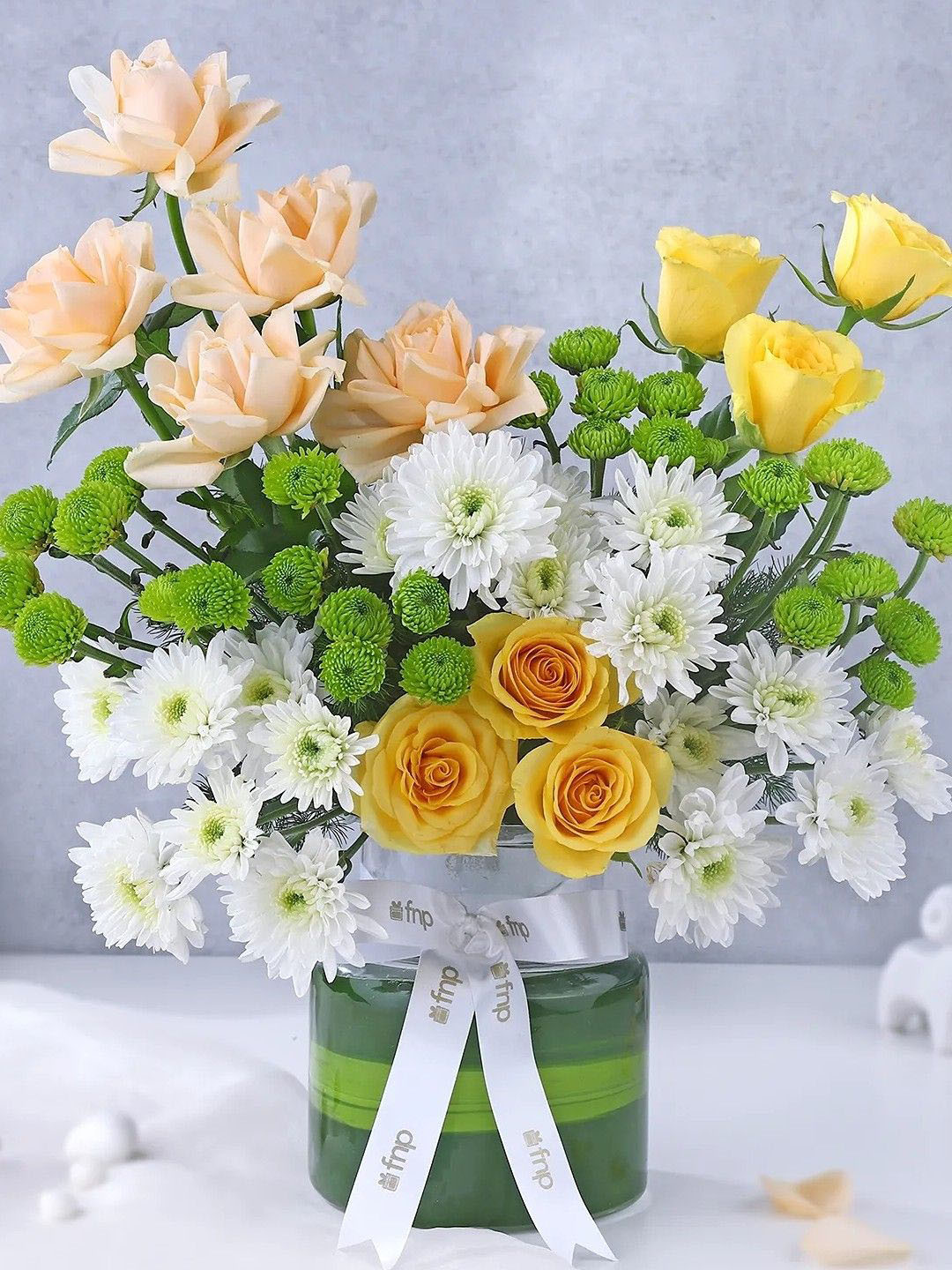 fnp White 21 Pieces Roses & Daises Flower Bouquet