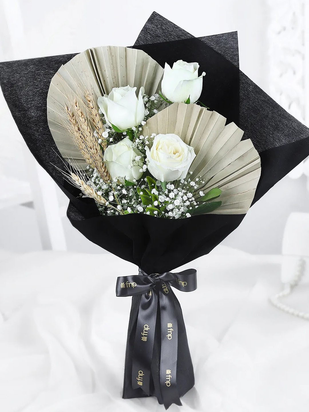 fnp White & Green 4 Pieces Roses Fresh Flowers Bouquet