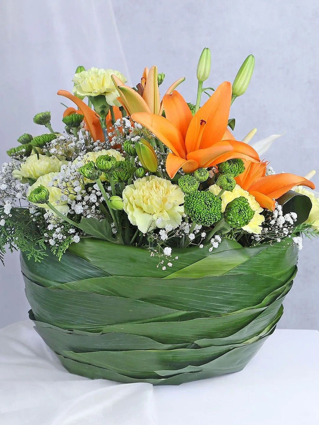 fnp 2-Pcs White Anthurium 4-Pcs Lilies10-Pcs Yellow Carnation 3-Pcs Green Daisy Flower