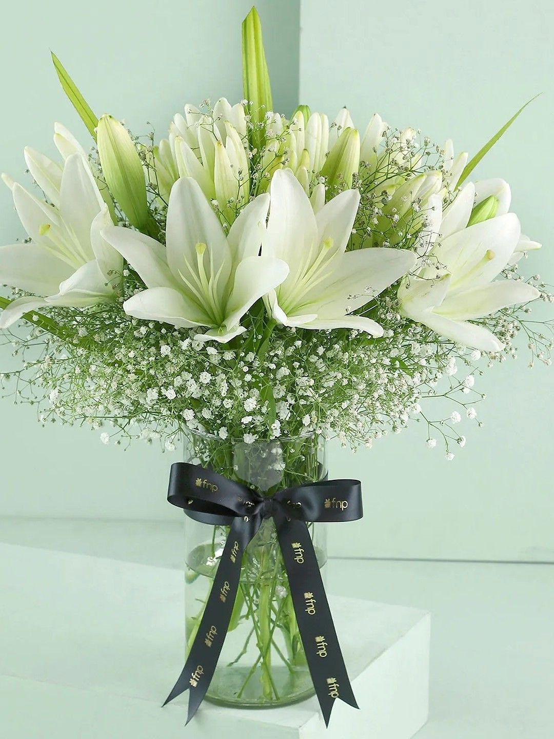 fnp  White & Green 14Pieces Asiatic Lillies Fresh Flowers Vase